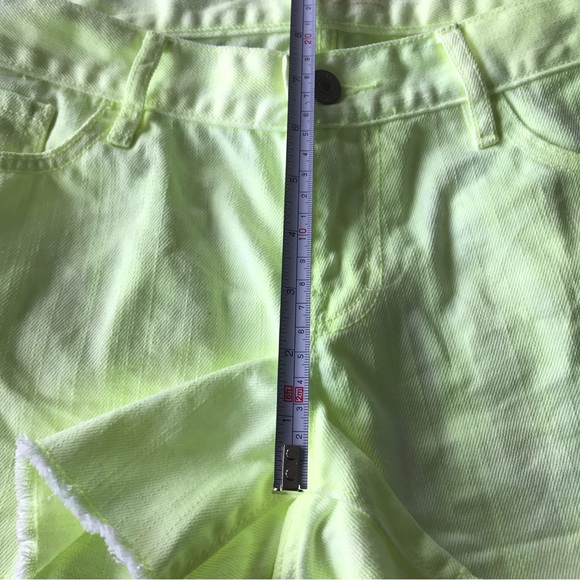 ✨Sold✨ Old Navy Neon Bleach Dyed Yellow The Diva Jean Shorts Size 4 - Picture 5 of 12